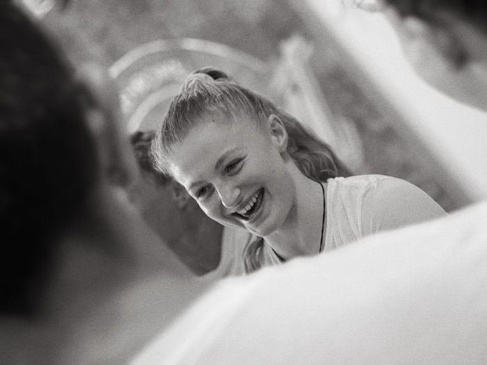 A student laughing mid-roda